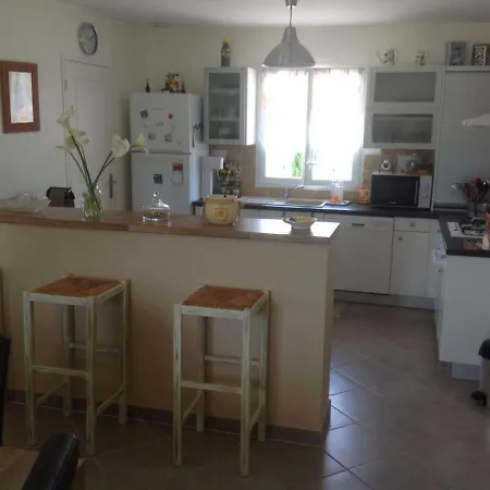 Maison De Charme Avec Jardin Clos Et Animaux Admis, - Fr-1-616-110 Дом отдыха Neuvic (Dordogne)