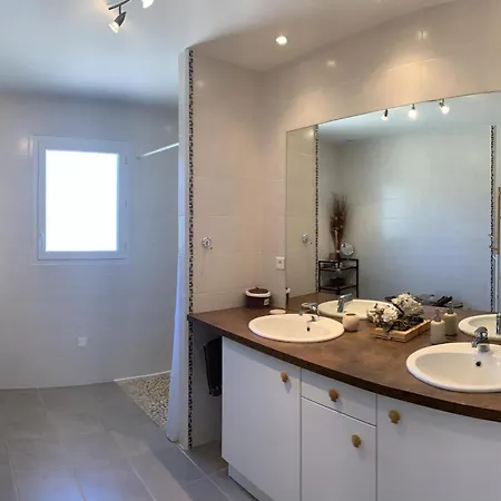 Maison De Charme Avec Jardin Clos Et Animaux Admis, - Fr-1-616-110